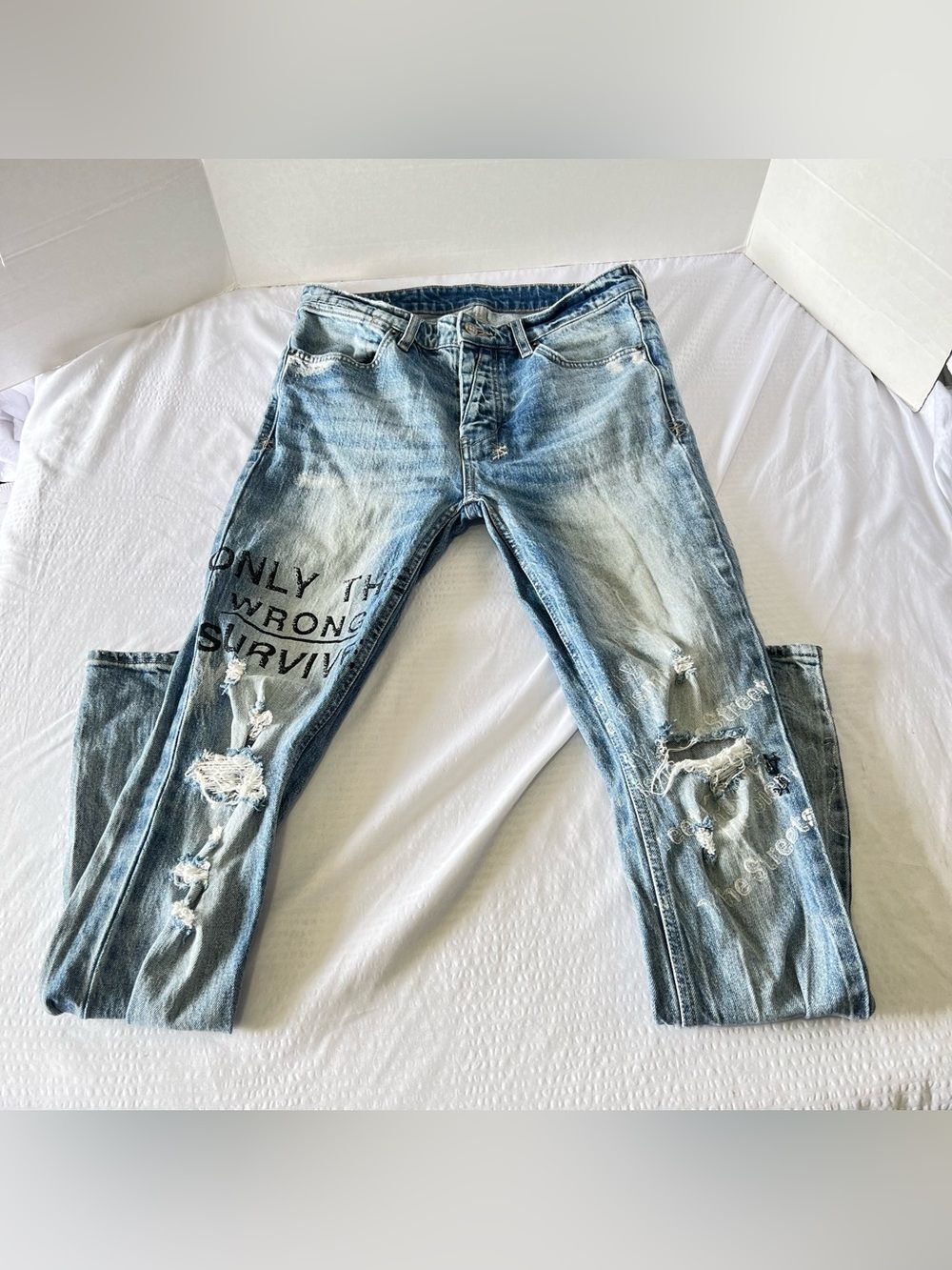 $240 Ksubi Light Wash Distressed Button-Fly Skinny Jeans W/Graphic Size 32